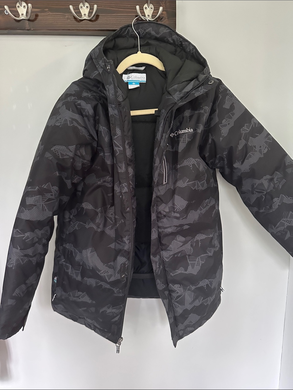 Columbia Black & Gray Printed Kids Hooded Puffer Jacket size large